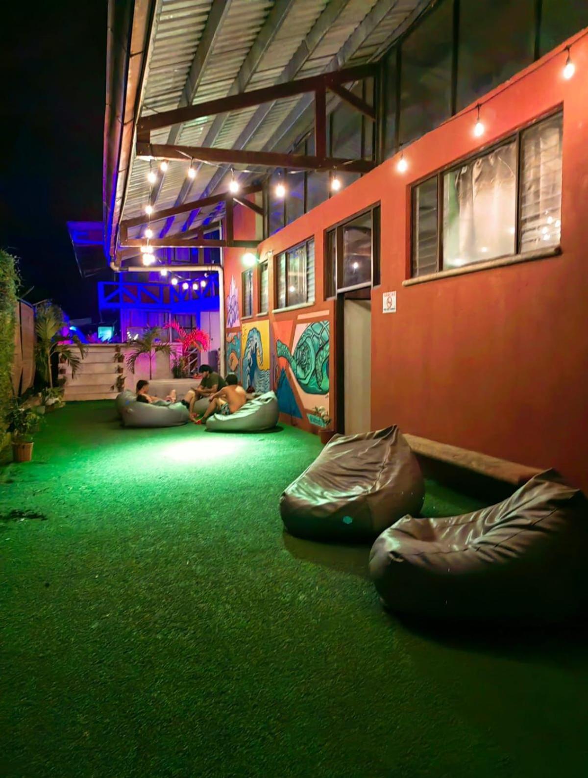 Hotel Adventure Lodge Jaco Exterior photo